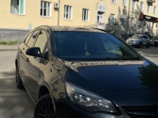 2013 Opel Astra J Рестайлинг, чёрный, 699990 рублей, вид 2
