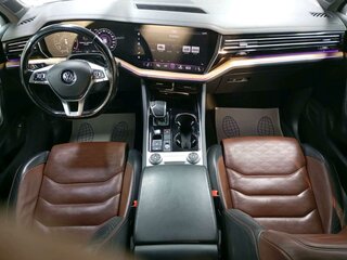 2018 Volkswagen Touareg III, чёрный, 3593850 рублей, вид 5