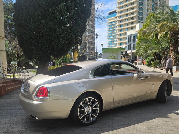 2021 Rolls-Royce Wraith, бежевый, 35000000 рублей - вид 10