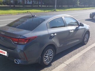 2021 Kia Rio IV Рестайлинг, серый, 1400000 рублей, вид 4