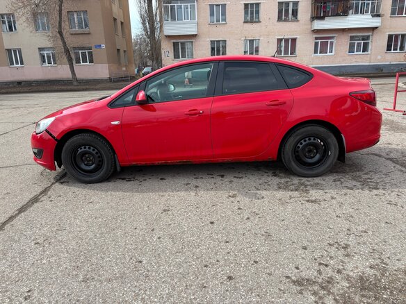 2012 Opel Astra J Рестайлинг, красный, 500000 рублей - вид 3