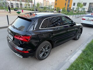 2019 Audi Q5 55 TFSI e II (FY), чёрный, 2700000 рублей, вид 3