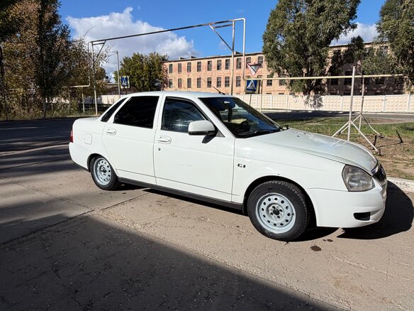 2013 Lada (ВАЗ) Priora I, белый, 325000 рублей - вид 2