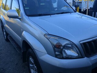 2007 Toyota Land Cruiser Prado 4-speed 120 Series Рестайлинг, серебристый, 2250000 рублей, вид 2
