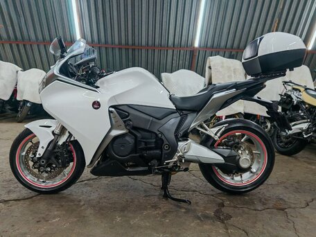 2012 Honda VFR 1200, белый, 860000 рублей, вид 4