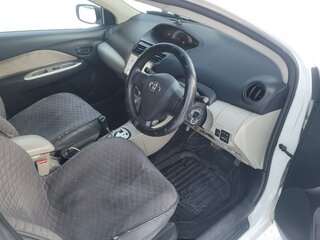 2006 Toyota Belta I, белый, 450000 рублей, вид 1