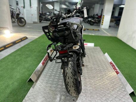 2018 Yamaha MT-09 Tracer (FJ-09), серый, 755000 рублей, вид 4