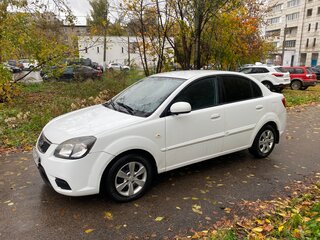 2010 Kia Rio II Рестайлинг, белый, 375000 рублей, вид 1