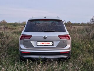 2016 Volkswagen Tiguan II, серебристый, 2000000 рублей, вид 4