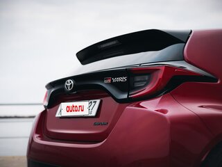 2021 Toyota Yaris IV, красный, 3500000 рублей, вид 5