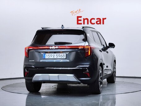 2022 Kia Seltos I Рестайлинг, серебристый, 2170000 рублей, вид 4