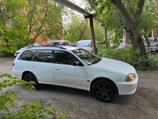 2001 Toyota Caldina II Рестайлинг, белый, 582000 рублей, вид 4