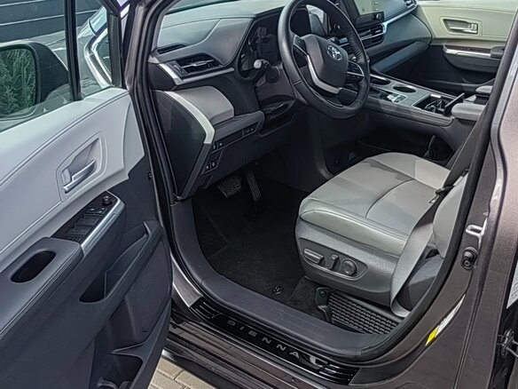 2021 Toyota Sienna IV, серый, 3560000 рублей - вид 18