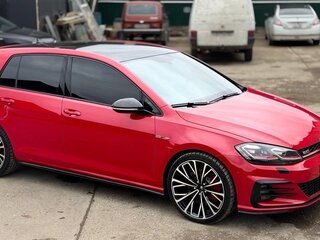 2018 Volkswagen Golf GTI VII Рестайлинг, красный, 3000000 рублей, вид 5