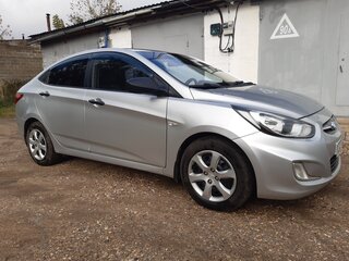 2013 Hyundai Solaris I, серебристый, 685000 рублей, вид 1