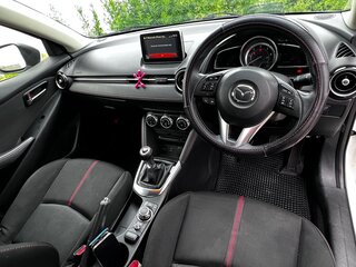2015 Mazda Demio IV (DJ), белый, 690000 рублей, вид 4