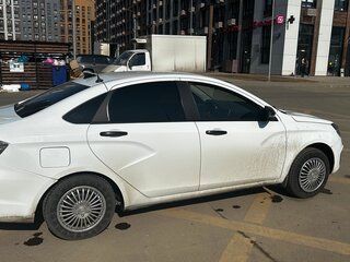 2024 Lada (ВАЗ) Vesta I Рестайлинг (NG), белый, 700000 рублей, вид 2