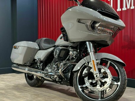 2024 Harley-Davidson Road Glide, серебристый, 4200000 рублей, вид 2