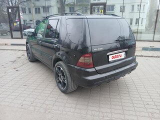 2003 Mercedes-Benz M-Класс 400 I (W163) Рестайлинг, чёрный, 950000 рублей, вид 4