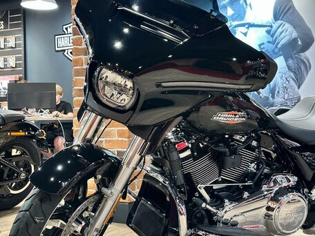 2024 Harley-Davidson Street Glide, чёрный, 3800000 рублей, вид 2
