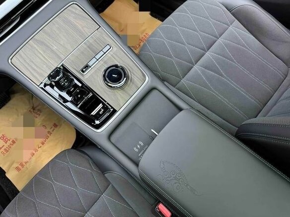 2025 Geely Monjaro (Xingyue L) I Рестайлинг (China Market), серебристый, 3260999 рублей - вид 8
