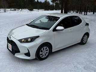 2020 Toyota Yaris IV, белый, 1100000 рублей, вид 3