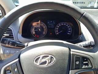 2015 Hyundai Solaris I Рестайлинг, белый, 1100000 рублей, вид 5
