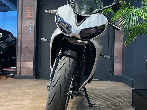 2025 Triumph Daytona 660, белый, 1150000 рублей - вид 14
