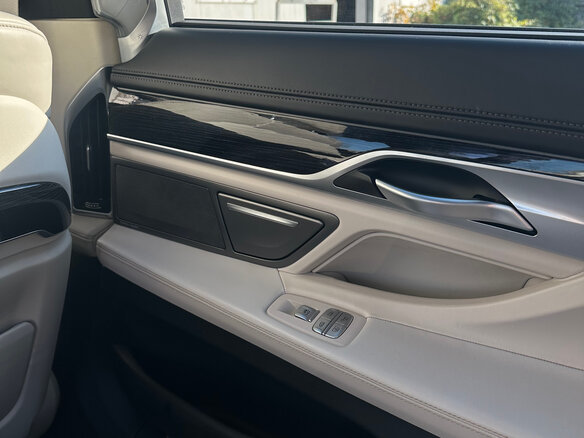 2021 BMW 7 серии 740i VI (G11/G12) Рестайлинг, чёрный, 5800000 рублей - вид 16