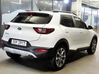 2020 Kia Stonic I, белый, 1520000 рублей, вид 4