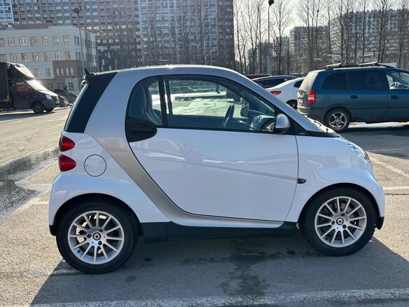 2009 Smart Fortwo II, серебристый, 700000 рублей - вид 3