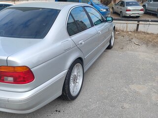 2001 BMW 5 серии 530i IV (E39) Рестайлинг, серебристый, 1950000 рублей, вид 3
