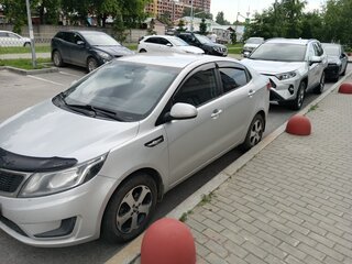 2013 Kia Rio III, серый, 700000 рублей, вид 1