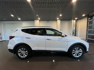 2017 Hyundai Santa Fe III Рестайлинг, белый, 2450000 рублей, вид 2