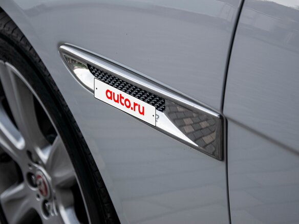 2016 Jaguar XE EcoBoost I, белый, 1800000 рублей - вид 6