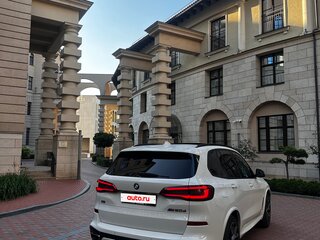 2019 BMW X5 M50d IV (G05/G18), белый, 6400000 рублей, вид 3