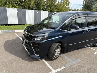 2020 Toyota Voxy III (R80) Рестайлинг, синий, 2710000 рублей, вид 1