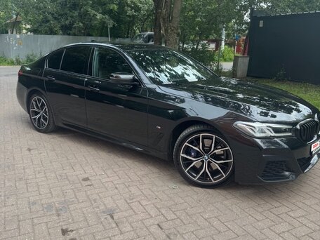 2020 BMW 5 серии 530d xDrive VII (G30/G31/G38) Рестайлинг, чёрный, 7500000 рублей, вид 4