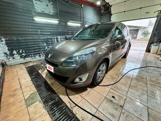 2011 Renault Scenic III, коричневый, 720000 рублей, вид 1