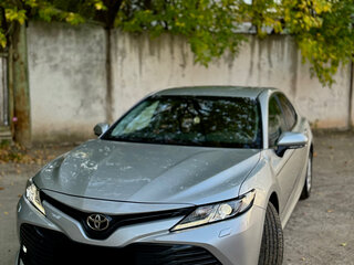 2019 Toyota Camry VIII (XV70), серебристый, 2700000 рублей, вид 1