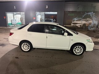 2006 Honda Fit Aria, белый, 323000 рублей, вид 3