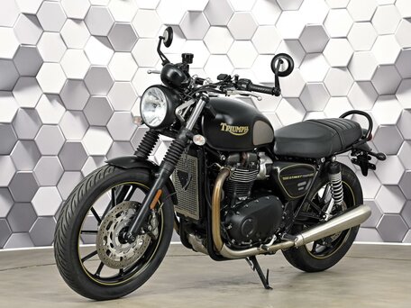2021 Triumph Street Twin, чёрный, 747000 рублей, вид 2