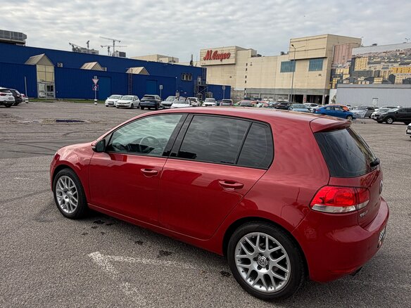 2011 Volkswagen Golf VI, красный, 1030000 рублей - вид 4