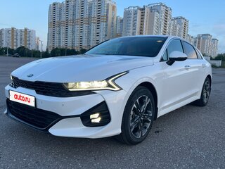 2020 Kia K5 III, белый, 2100000 рублей, вид 1