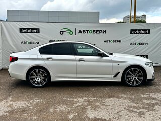2017 BMW 5 серии 530d xDrive VII (G30/G31/G38), белый, 3468400 рублей, вид 4