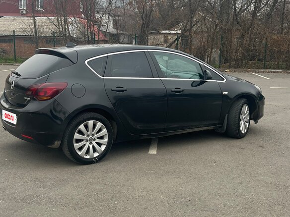 2011 Opel Astra J, чёрный, 600000 рублей - вид 3