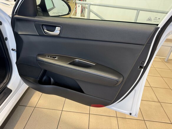 2018 Kia Optima IV Рестайлинг, белый, 1815000 рублей - вид 15