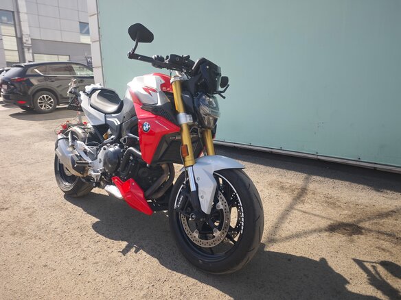 2020 BMW F 900 R, чёрный, 1000000 рублей - вид 2