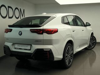 2025 BMW X2 xDrive25i II (U10), белый, 6930000 рублей, вид 4