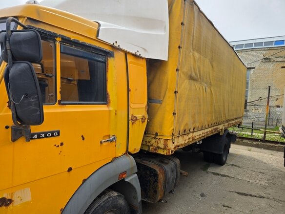 2011 КамАЗ 4308, жёлтый, 700000 рублей